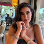 ياسمين صبري فاجأت الكل في أسبوع الموضة بباريس