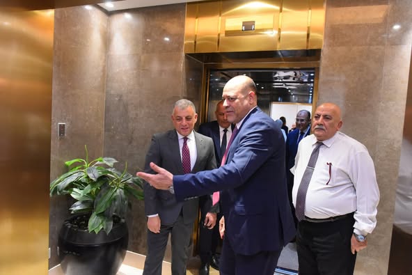 وزير العمل ومحافظ الإسماعيلية يبحثان تعزيز التعاون في التدريب والتشغيل