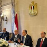 وزير الخارجية والهجرة يلتقي بأبناء الجالية المصرية في باريس: المصريون بالخارج شركاء في بناء الوطن