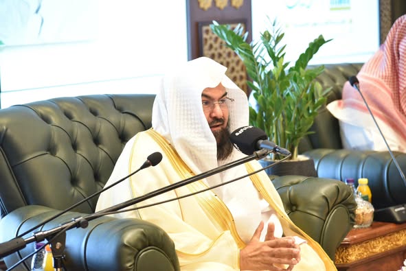 رئيس الشؤون الدينية يترأس حلقة نقاش إعلامية بالمدينة المنورة