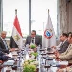 وزير الصحة يبحث مع شركتين إنشاء مراكز تدريب للجراحة الروبوتية في مصر
