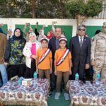 مدير تعليم المنوفية يشارك طلاب المتميزة للغات احتفالاتهم.