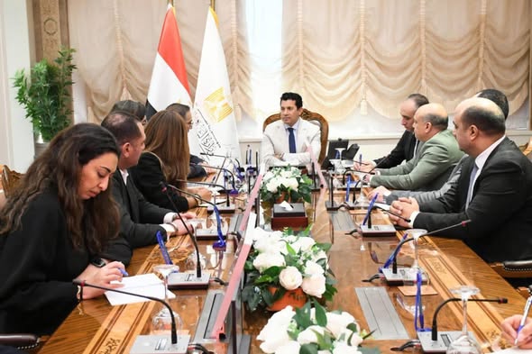 وزير الرياضة يبحث مع كوكاكولا دعم المواهب الشابة