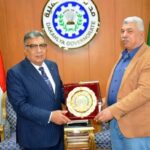 محافظ الدقهلية يكرم قيادتين تنفيذيتين تقديرًا لعطائهما وجهودهما المتميزة