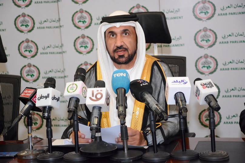 رئيس البرلمان العربي يشيد بسير انتخابات مجلس النواب المصري