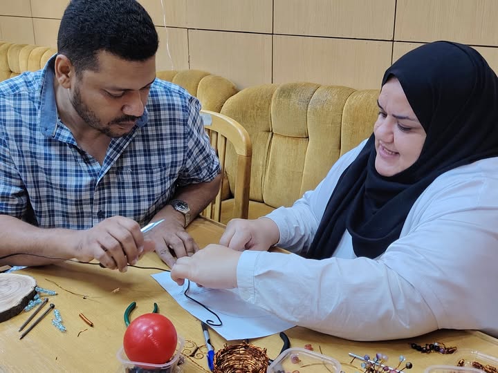 الوحدات الزُخرفية للأسلاك النحاسية بإعداد القادة
