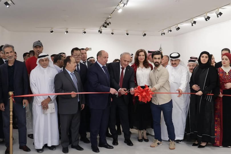 البحرين: السفير صالح يزيح الستار عن معرض ” فلسطين.. الهوية الثقافة الفن”