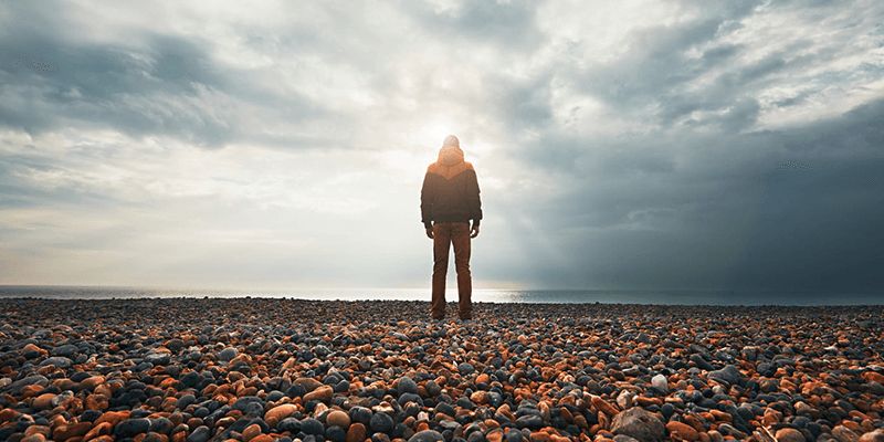 المستقبل اللي بقى عبء: ليه جيل اليوم بطل يحلم ببُكرة؟