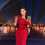 تتويج إعلامية بجائزتي المرأة في مهرجان الأفضل