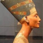 المَلِكَة نِفْرتِيتِي /