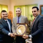 منح درع التميز والإبداع لقناة الصعيد الفضائية وتكريم رئيسها المخرج د. عصام الفولي
