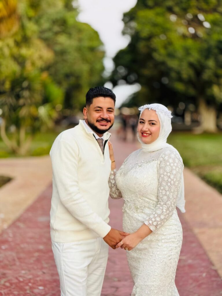 تهنئة زفاف سعيدة إلى إلى المهندس عبد الرحمن حسن  و  المهندسة سلمى خالد