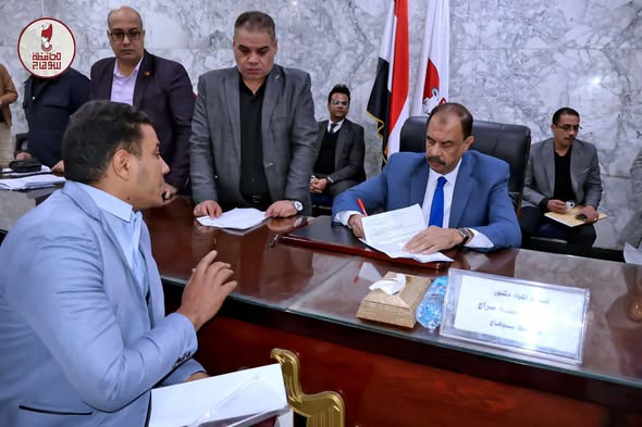 محافظ سوهاج يتابع شكاوى المواطنين ويوجه بحلول عاجلة