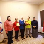 وكيل وزارة التعليم ببني سويف يكرم طلابه لفوزهم في المسابقة الأفروآسيوية للتكنولوجيا والابتكار بماليزيا 2025.
