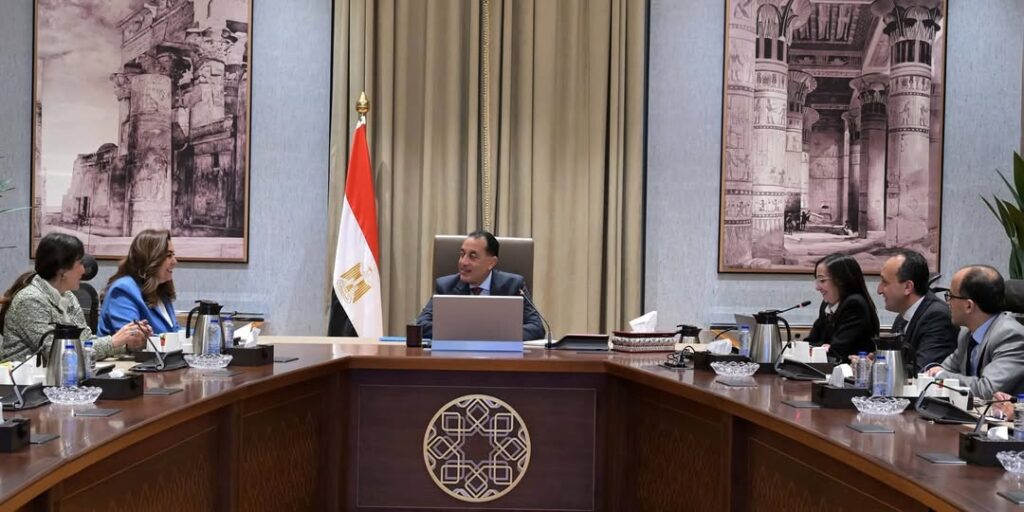 رئيس الوزراء يتابع مع محافظ البحيرة ملفات العمل والموقف التنفيذي لعدد من المشروعات