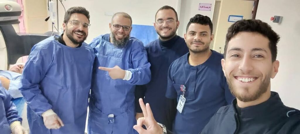 فريق قسطرة القلب بالتأمين الصحي ينقذ حياة مريض سبعيني من جلطة حادة