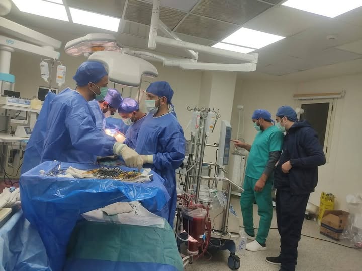 مستشفى طامية المركزي تُجري جراحة قلب مفتوح ناجحة ضمن مبادرة القضاء على قوائم الانتظار