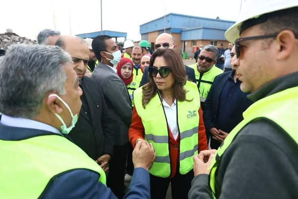 وزيرة التنمية المحلية ومحافظ الدقهلية يتفقدان مصنع معالجة وتدوير المخلفات بسندوب