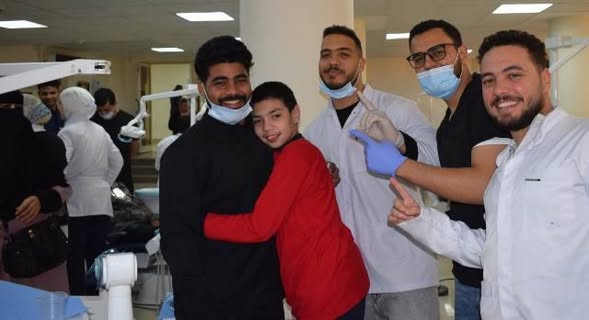 أسنان الجامعة المصرية الروسية تنظم قافلة ويوم علاجى لتلاميذ مدينة بدر