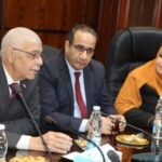 رئيس جامعة المنوفية يعقد لقاء مع الأطقم الطبية بمعهد الكبد القومي