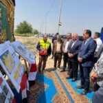 خلال طريقه لافتتاح مصنع شركة سيناء الوطنية للصناعات البلاستيكية في بئر العبد رئيس الوزراء يتفقد أعمال تطوير ورفع كفاءة أحد الطرق خارج مسار الزيارة..