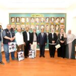 محافظ الدقهلية يلتقي حجاج الجمعيات الأهلية والمشرفين لتسليم تأشيرات وتذاكر الحج .