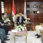 محافظ بني سويف يبحث مع شركة نيوهوب خطط التوسع الصناعي ودعم المشاركة المجتمعية