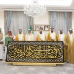 نائب أمير منطقة مكة المكرمة يسلّم كسوة الكعبة المشرفة لسدنة بيت الله الحرام