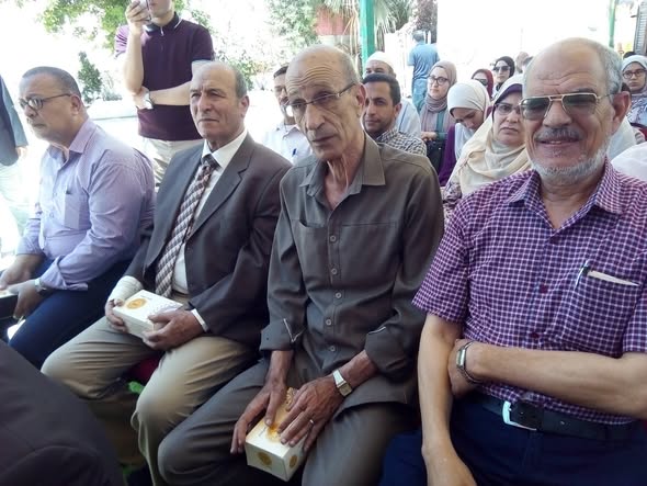 بالصور.. تكريم مديرة مدرسة ادكو الإعدادية العامة بنات لبلوغها سن الكمال