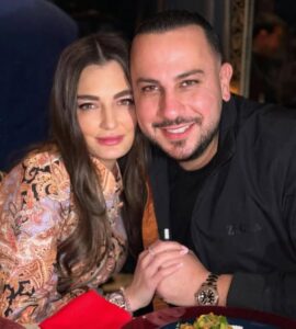 الجمهور يشارك لقطة رومانسية للنجم ورجل الأعمال اللبناني وسام مولي برفقة زوجته.. ويصفها بـ«ملكة جمال لبنان» على أنغام «جمالك عربي» لسعد رمضان